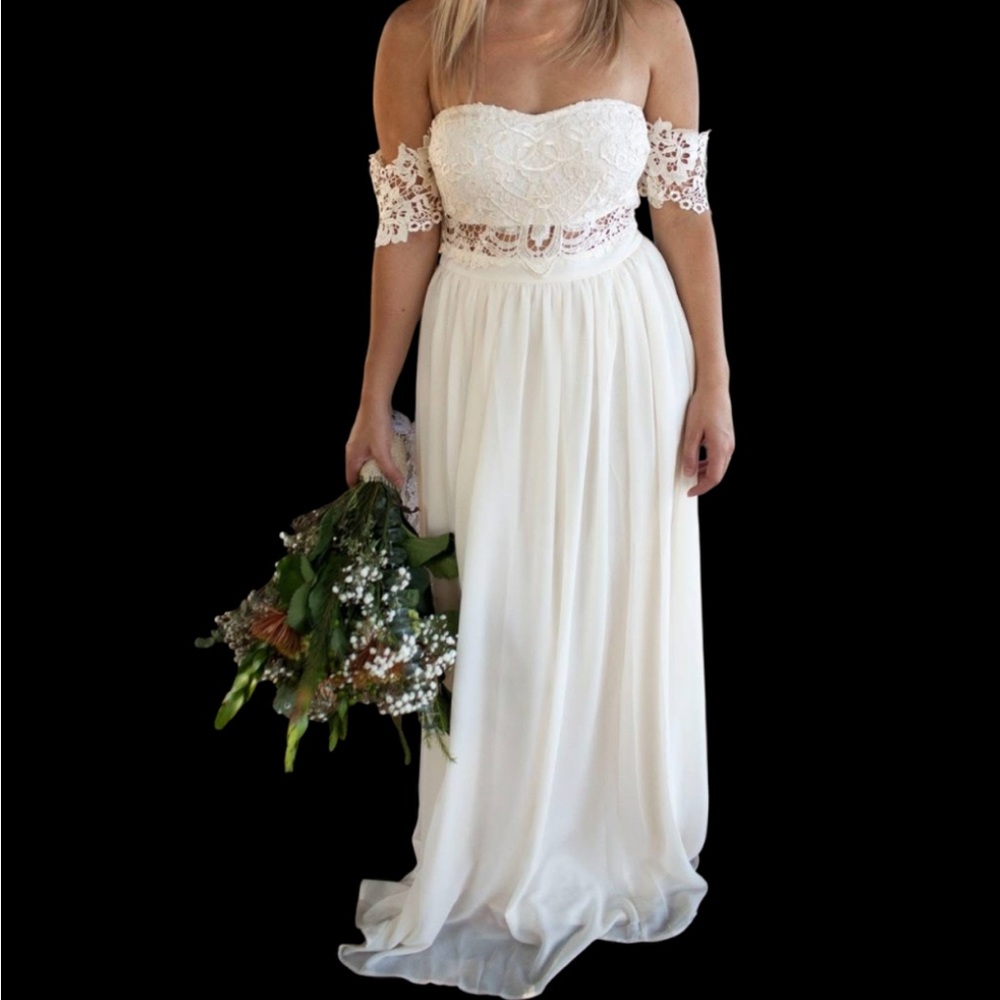 Soieblu Cream Strapless Gown Lace Top, attached arm bands, Size Small